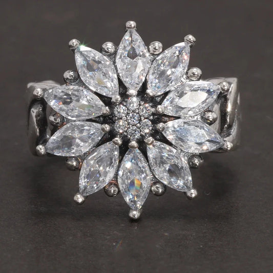 The North Star Ring in 925 Sterling Silver and Zircon Stones